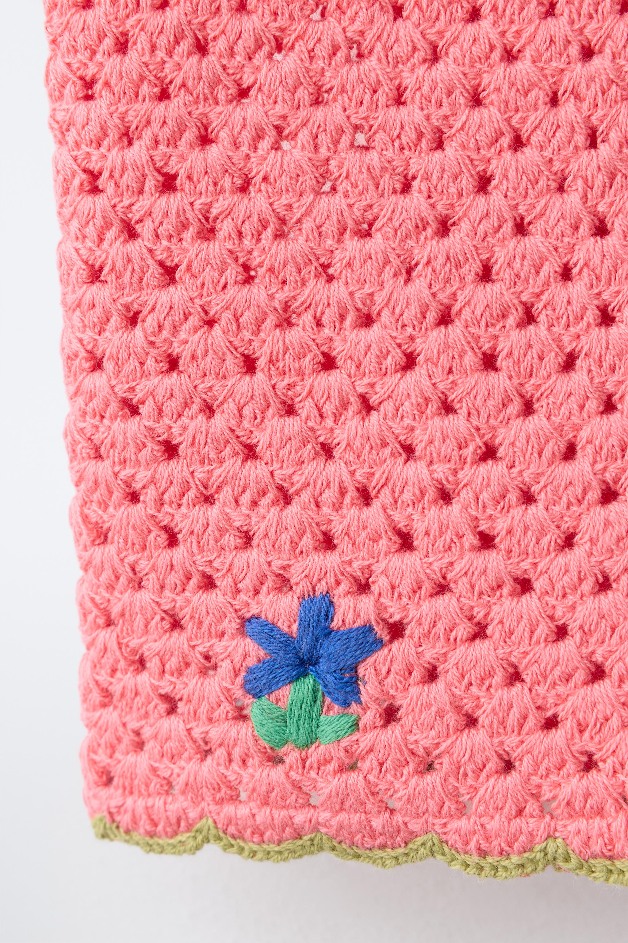 EMBROIDERED CROCHET KNIT SHORTS